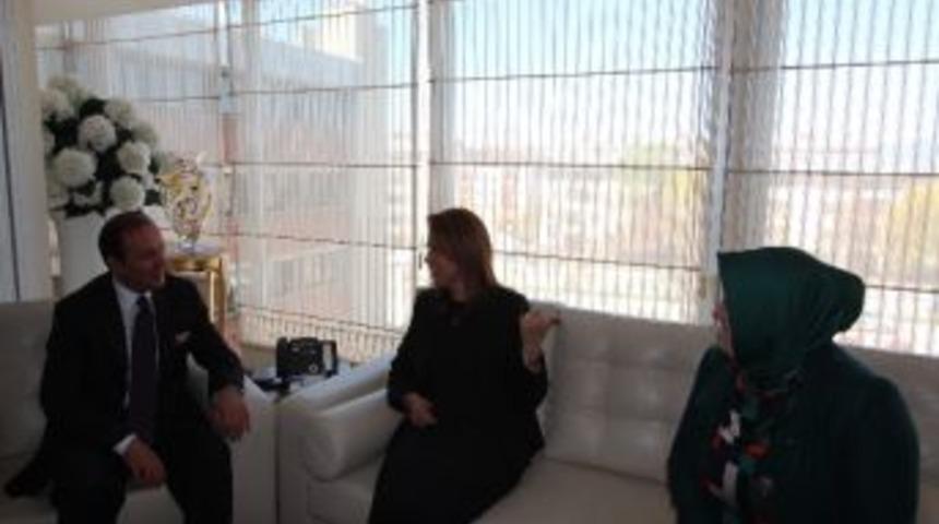 Ak Parti Mkyk &Uuml;yesi &Ccedil;alık'tan B&uuml;y&uuml;kşehir Belediyesine Ziyaret