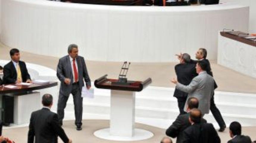 CHP'li Gen&ccedil;, Basın Toplantısı D&uuml;zenledi