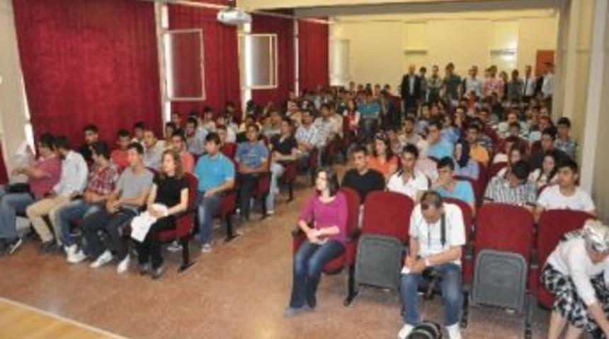 &Ouml;ğrencilere İş Arama Becerileri Anlatıldı