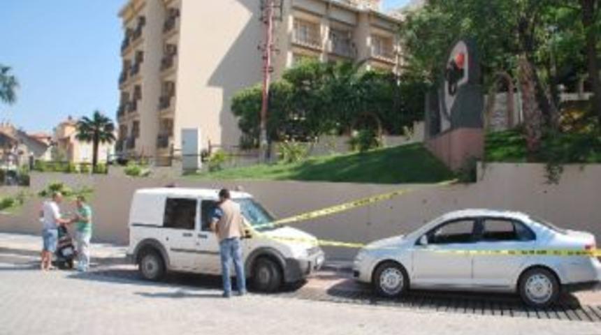 Emel Sayın'ın Annesinin Koruması Aracında Yaralı Bulundu