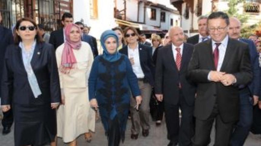 Emine Erdoğan Hamam&ouml;n&uuml;'ne Hayran Kaldı