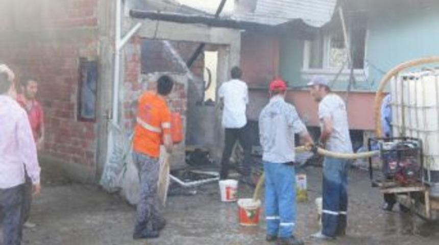 Yangını K&ouml;yl&uuml;ler S&ouml;nd&uuml;rd&uuml;