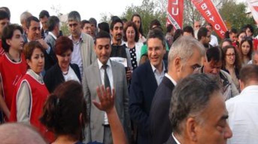 CHP'li Salıcı:Valilik Taksim&rsquo;deki Kutlamaları Engellemek I&ccedil;in &Ccedil;aba Sarfediyor