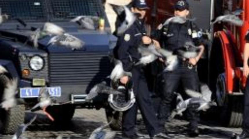 Taksim Meydanı Polis Ve G&uuml;vercinlere Kaldı