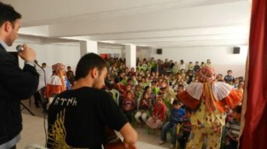 &Uuml;niversite &Ouml;ğrencileri İlkokul &Ouml;ğrencileri İle Buluştu