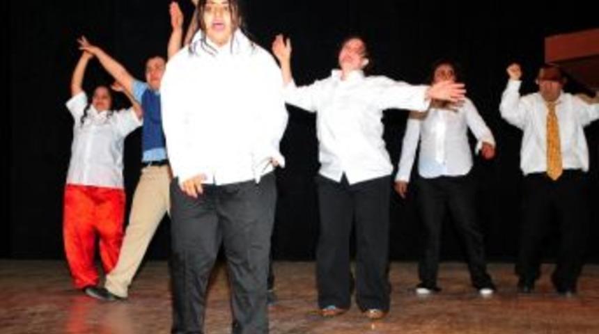 Engelli &Ccedil;ocukların "gangnam Style" Dansı