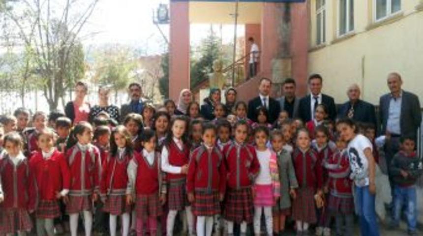 &Ouml;zel Şahika&rsquo;dan Hakk&acirc;ri&rsquo;deki Kardeş Okula Ziyaret