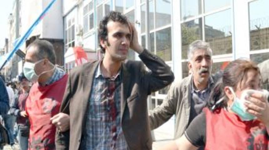 İş Yerleri Ateşe Verildi, Sokaklar Savaş Alanına D&ouml;nd&uuml;