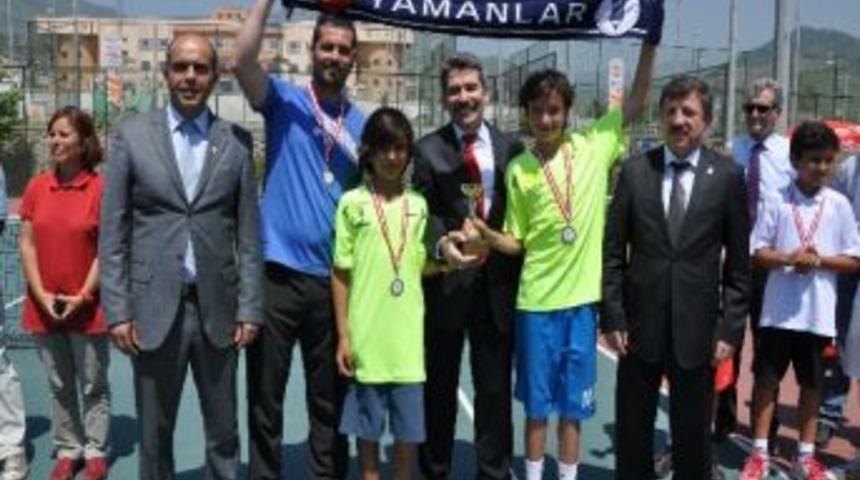 Yamanlar Ortaokullar Tenis&rsquo;te T&uuml;rkiye İkincisi Oldu