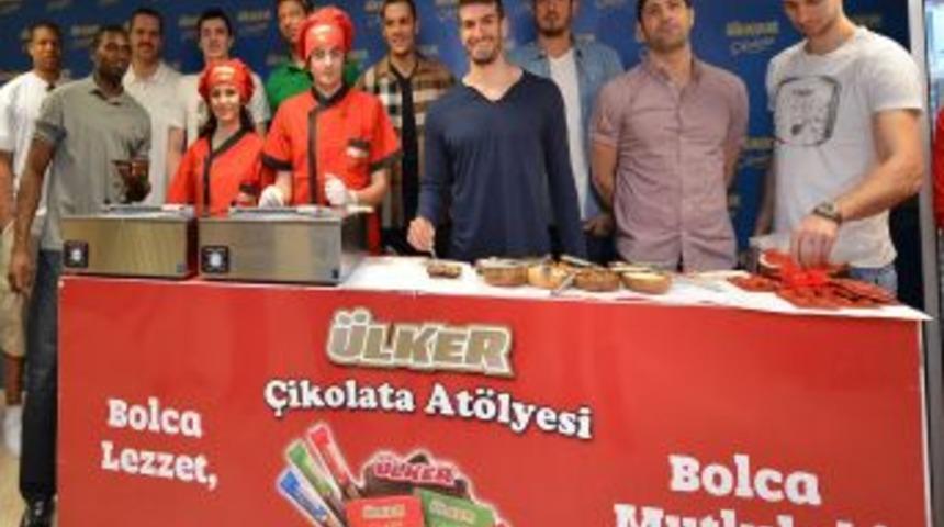 Fenerbah&ccedil;e &Uuml;lker'den, &Uuml;lker &Ccedil;ikolata Fabrikasını Ziyaret Etti