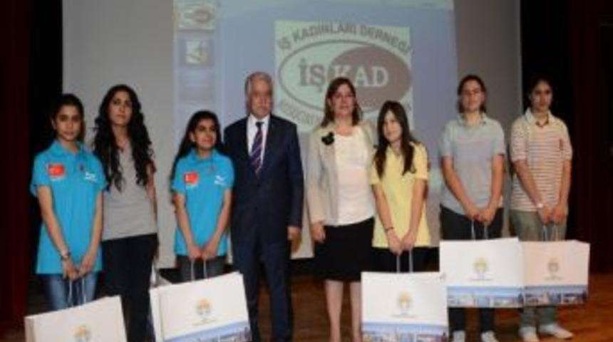 Aldırmaz’dan Başarılı Öğrencilere Bilgisayar