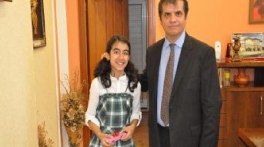 Yerk&ouml;y Kaymakamı Bayram Gale, Başarılı &Ouml;ğrencileri &Ouml;d&uuml;llendirildi