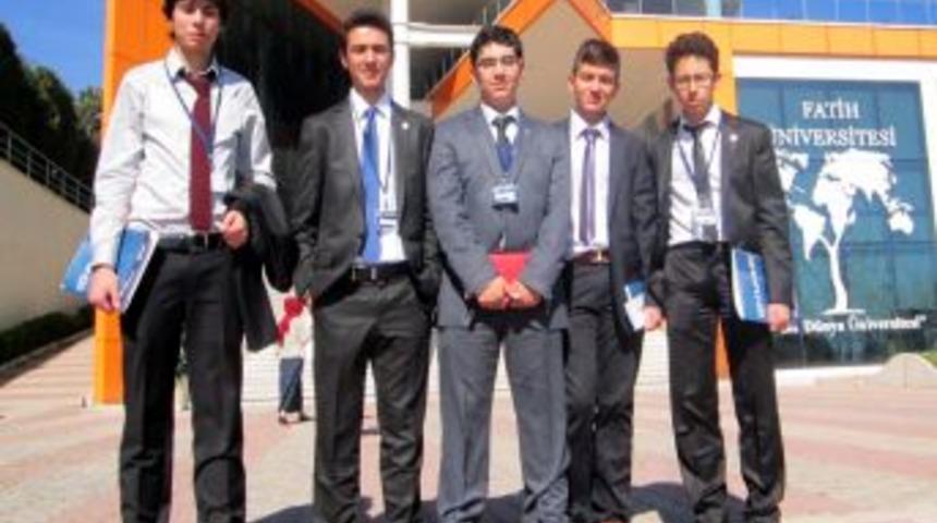 Kılı&ccedil;aslanlı &Ouml;ğrenciler, BM&rsquo;de D&uuml;nya Sorunları I&ccedil;in &Ccedil;&ouml;z&uuml;m Sundu