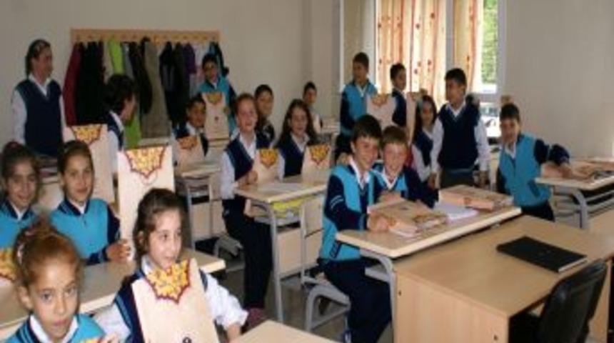 Hayrat Vakfı'ndan &Ouml;ğrencilere Kur'an-ı Kerim