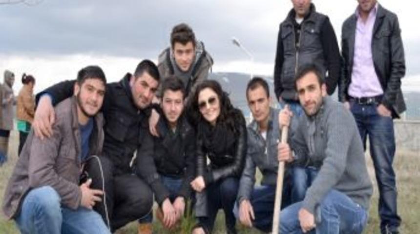 Ar&uuml;&rsquo;l&uuml;ler "bir Nefes De Sen Ver" Diyerek Y&uuml;zlerce Fidan Dikti