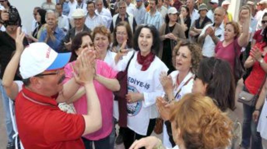 Kuşadası'nda 1 Mayıs Davul Zurnayla Kutlandı