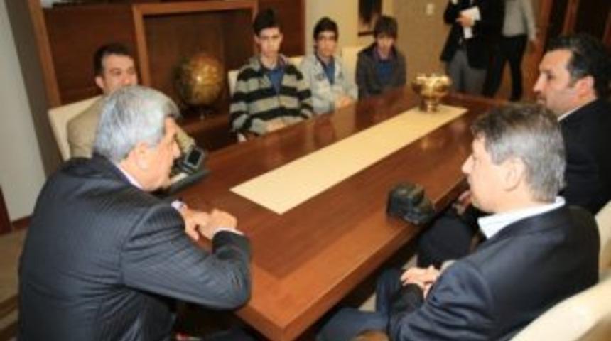 Erkul Tunag&uuml;r Fen Lisesi &Ouml;ğrencileri Başkan Karaosmanoğlu&rsquo;nu Ziyaret Etti