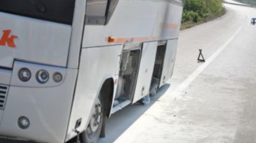 Tekerleği &Ccedil;ıkan Tur Midib&uuml;s&uuml; Alev Alıp Yarım Kilometre S&uuml;r&uuml;klendi