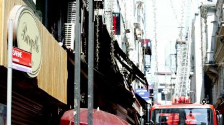 İstiklal Caddesi'ndeki Sukuneti Yangın Paniği Bozdu