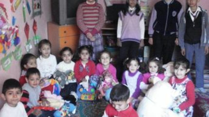 &Ouml;ğrenciler, Oyuncak Toplama Kampanyası D&uuml;zenledi