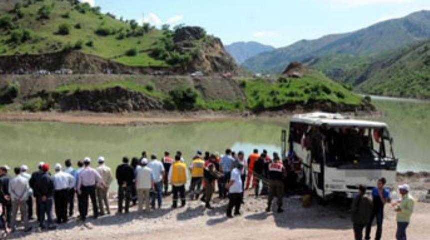 Tur otob&uuml;s&uuml; baraja u&ccedil;tu