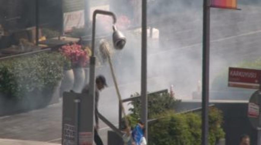 Mobeseyi K&uuml;rekle Kırdılar