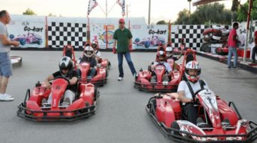 Gazeteciler Go-kartla Stres Attı