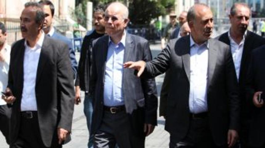 G&uuml;rsel Tekin: Apoletli Evren Gitti, Apoletli Tayyip Geldi