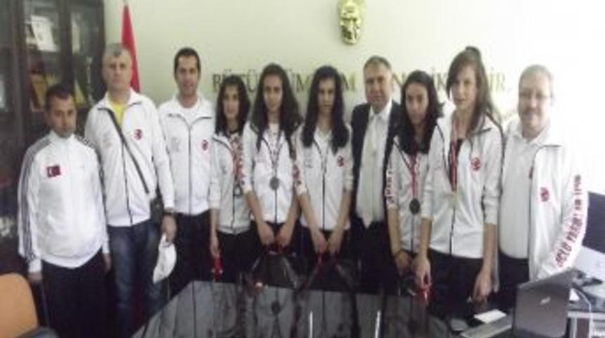 Şampiyon Kılıç Ustaları, Bağcı’yı Ziyaret Etti