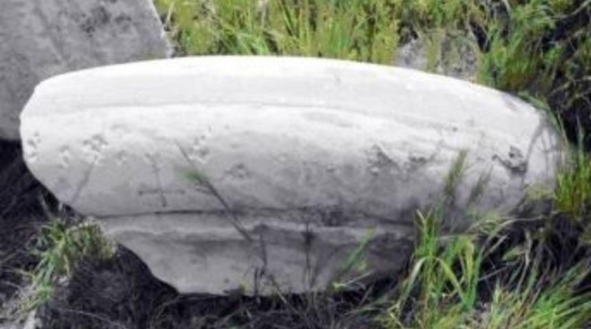 Donuktaş Tapınağı'ndan "tambur Par&ccedil;ası" Ve "s&uuml;tun Kaidesi" &Ccedil;alındı