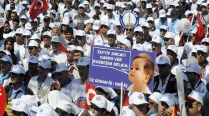 Memur-Sen'in &Ccedil;anakkale'deki 1 Mayıs Kutlaması Bayram Havasında Ge&ccedil;ti