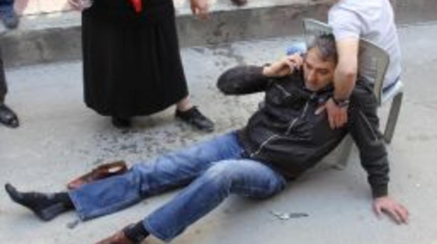 Kamyonet Motosiklete &Ccedil;arptı: 1 Yaralı