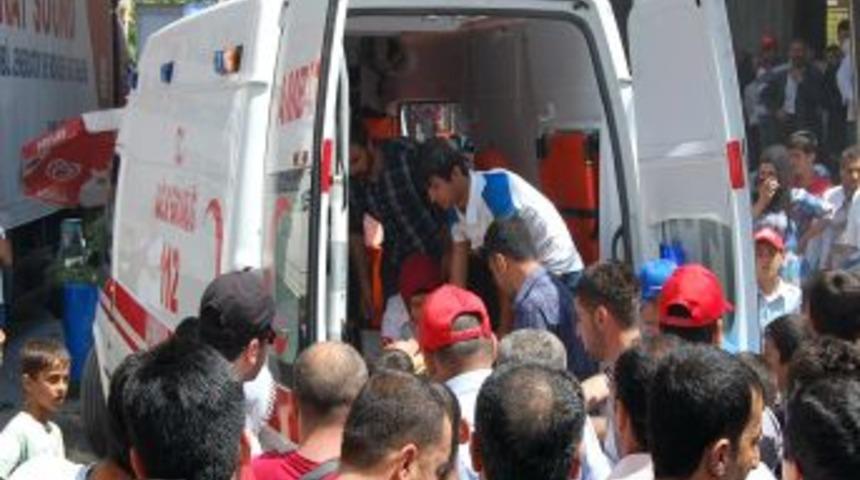 1 Mayıs&rsquo;ı Izleyen Gen&ccedil; Elektrik Akımına Kapıldı