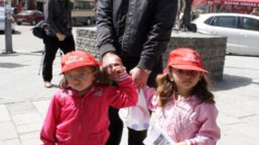 1 Mayıs Kars&rsquo;ta Kardeşlik Havasında Kutlandı