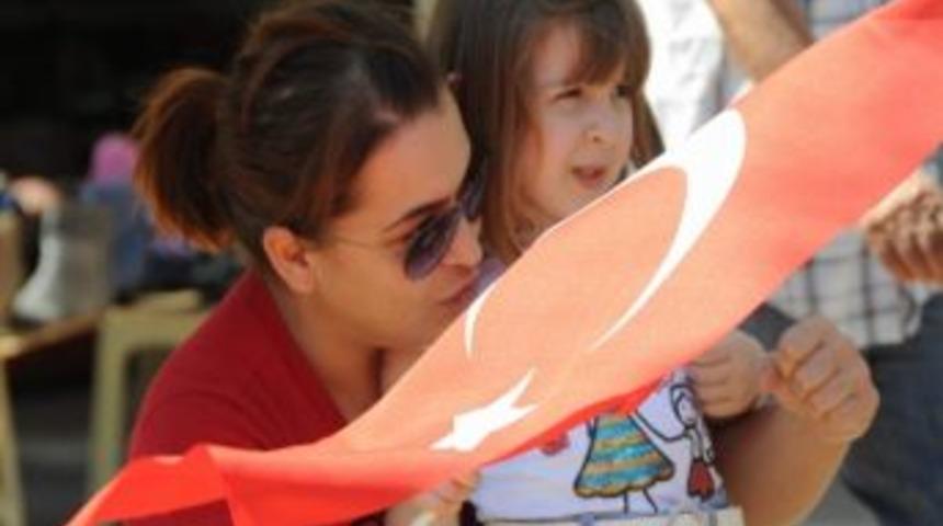 40 Derece Sıcaklıkta 1 Mayıs Kutlamaları