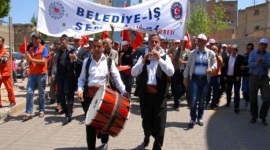 Siverek&rsquo;te 1 Mayıs Davul Zurna Eşliğinde Kutlandı