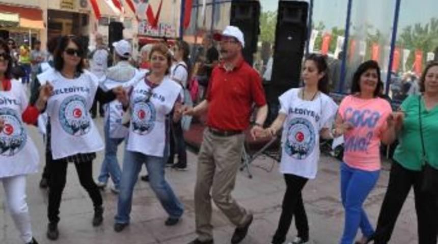 Kuşadası&rsquo;nda Renkli 1 Mayıs Kutlaması