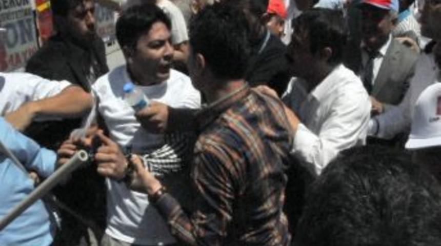 Gaziantep'teki 1 Mayıs Kutlamalarında Olay &Ccedil;ıktı