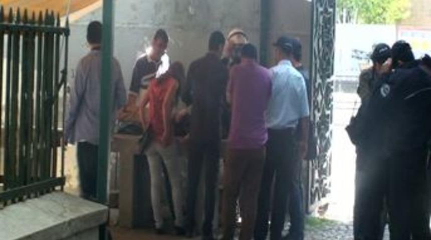 Gazdan Etkilenen Kadını Musalla Taşına Yatırdılar