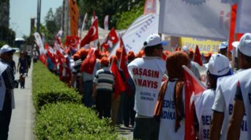 Antalya&rsquo;da 1 Mayıs&rsquo;ı Polis Değil Sıcak Dağıttı