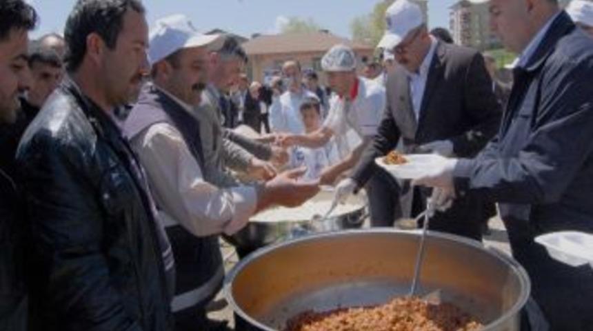 Bitlis Belediyesi Bir İlki Ger&ccedil;ekleştirerek İş&ccedil;i Bayramını Kutladı