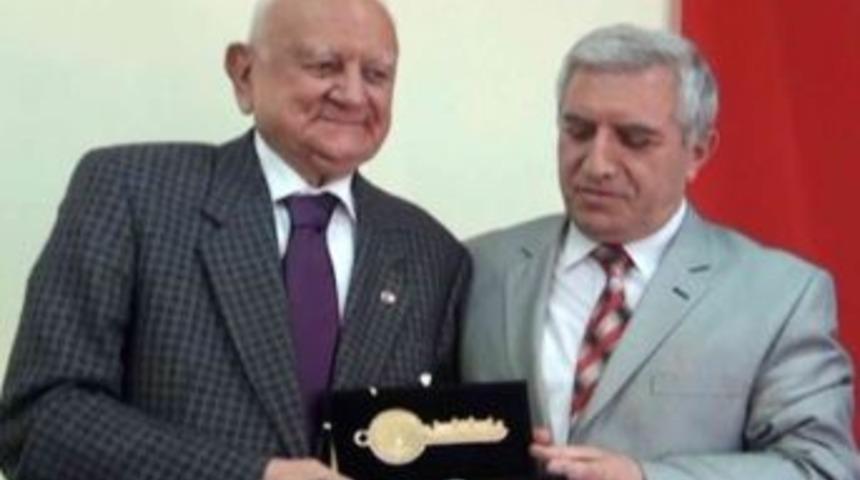 Hayırsevere Anlamlı &Ouml;d&uuml;l