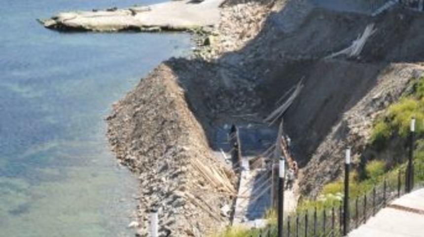 Sky Tower Oteli &Ouml;n&uuml;nde Sahil Koruma &Ccedil;alışmaları Yapılıyor