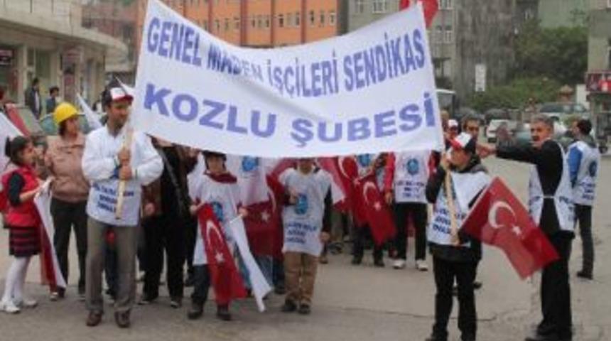 Madenciler 4 Kilometre Y&uuml;r&uuml;yerek, Kutlamalara Katıldı