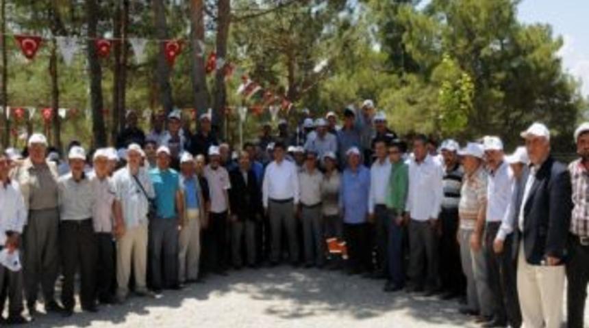 Başkan Fadıloğlu 1 Mayıs&rsquo;ta İş&ccedil;ilerle Birlikte Halay &Ccedil;ekti