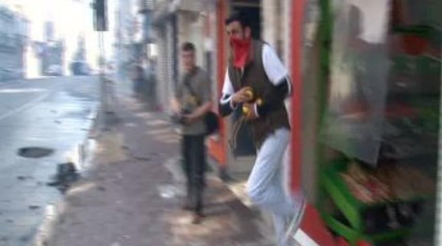 Camı Kırılan Marketin Limonlarını Aldılar