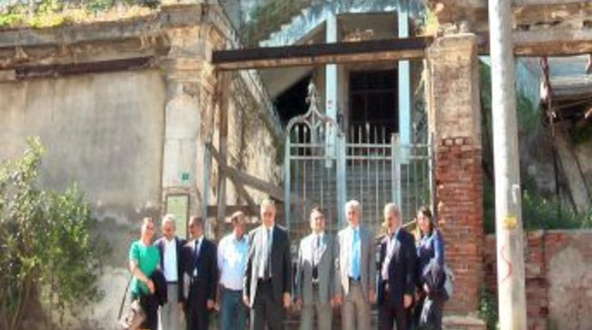 Tirilye'de Satışa &Ccedil;ıkartılan Taş Mektep Ilkokul Olacak