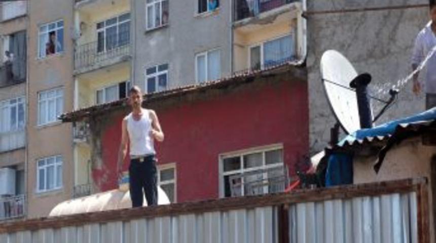 G&ouml;stericilerin Attığı Molotof Bombası Vatandaşı Yakıyordu