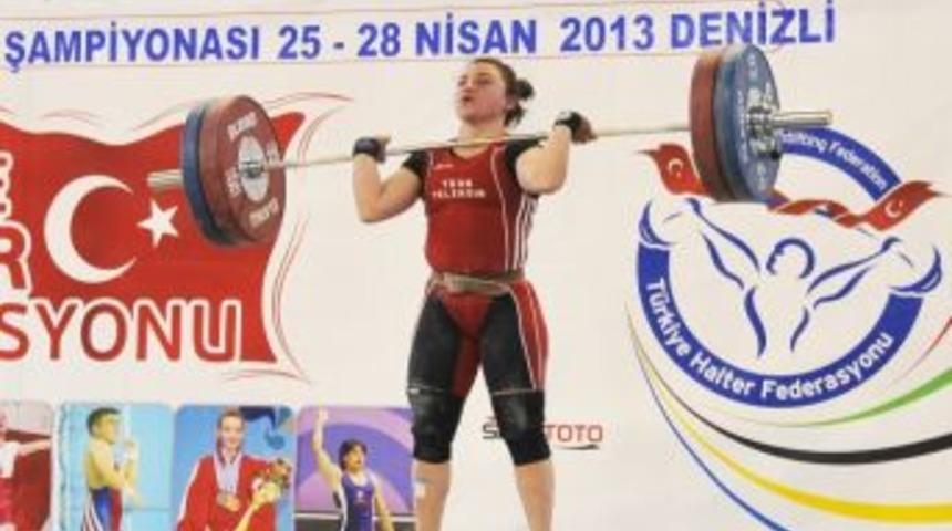 Sakarya T&uuml;rk Telekom Spor Kul&uuml;b&uuml; Haltercisi Sema Acart&uuml;rk, T&uuml;rkiye Şampiyonu Oldu