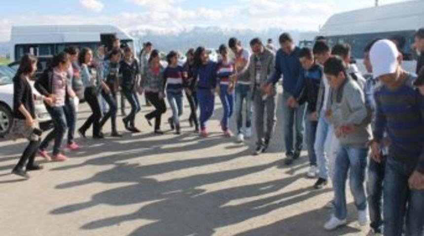 Vartolu &Ouml;ğrenciler Geziyle &Ouml;d&uuml;llendirildi